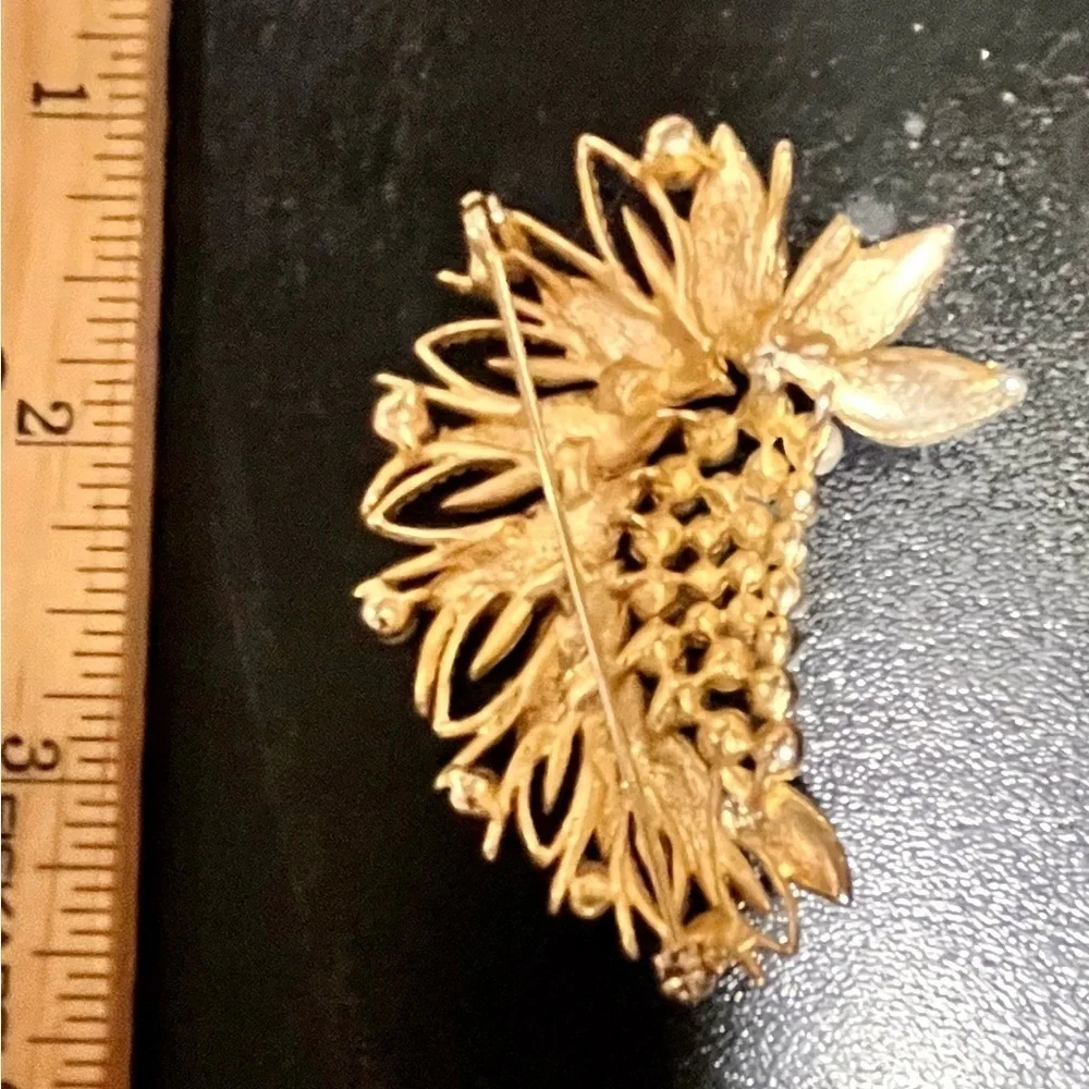 Vintage Gold Faux Pearl Leaf Brooch Pin Mid Century Modern MCM Grannycore 2”